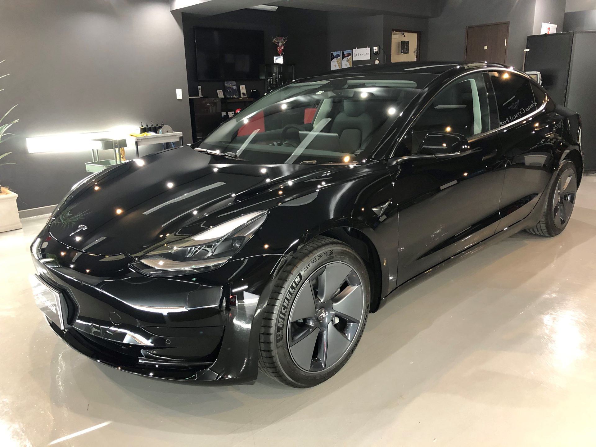 Tesla Model3 スタンダードレンジプラス 新車　濃色車にオススメのガラスコーティング「ナノクリスタル・ワン」「カーフィルム」「ウインドウコーティング」横浜市南区